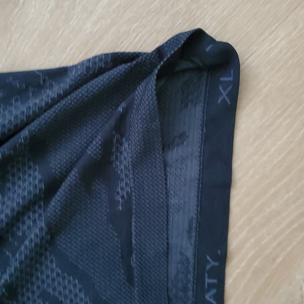 Lululemon Camo Short Sleeve Athletic Shirt Top SzXL - Picture 4 of 8